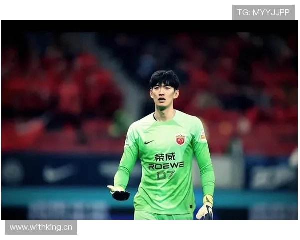 颜骏凌今天又穿得比明星还炸，门将也有偶像包袱吗？